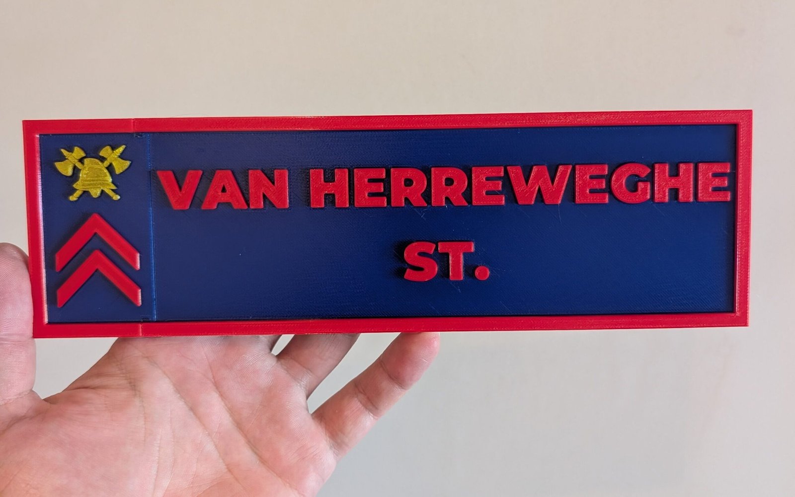 3D print van een gepersonaliseerd naamplaatje voor de brandweer.