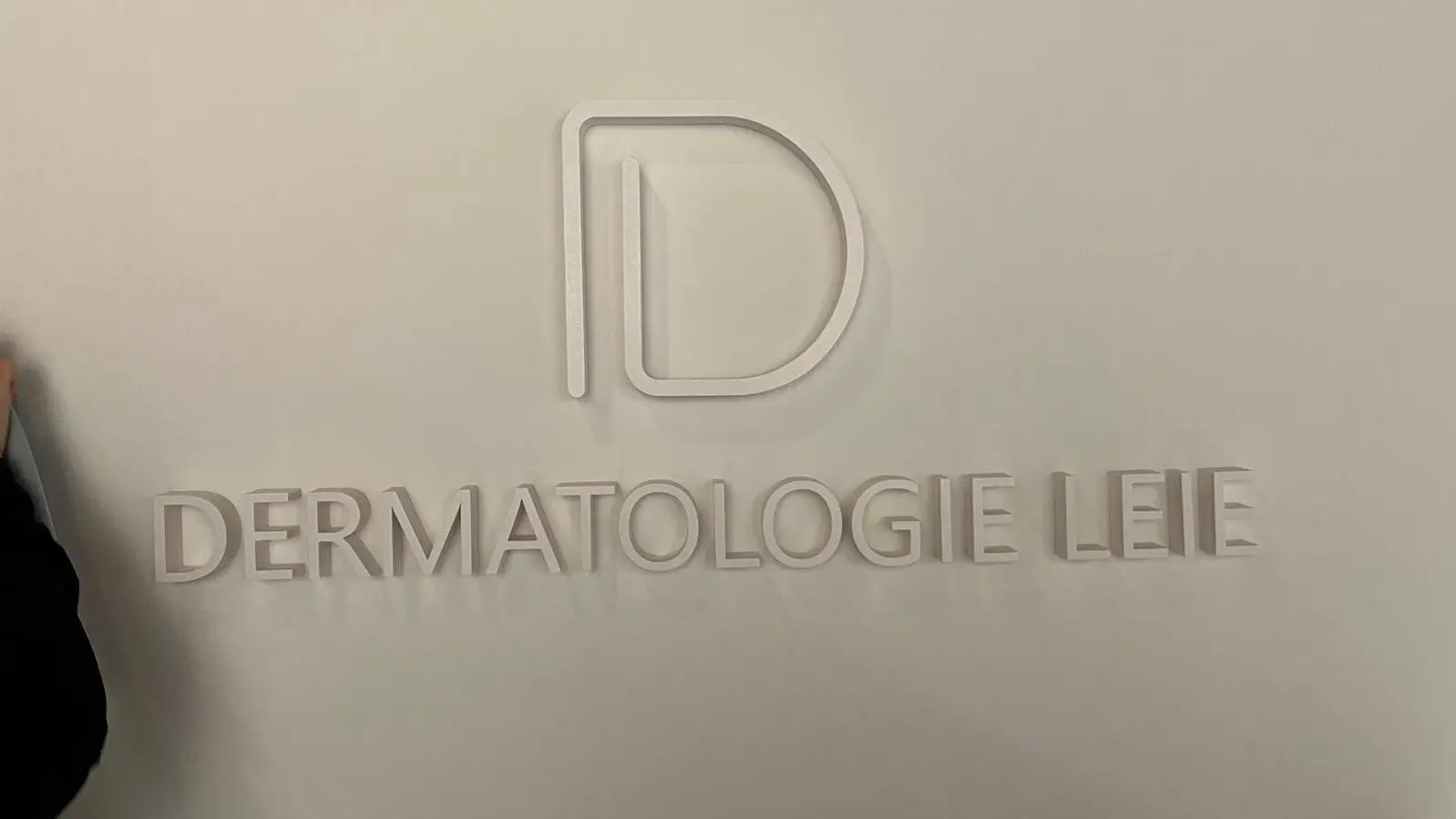 3D print van een logo met tekst voor Dermatologie Leie.