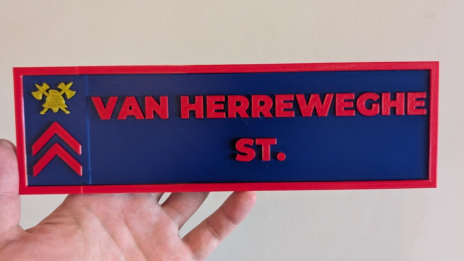 3D print van een gepersonaliseerd naamplaatje voor de brandweer.
